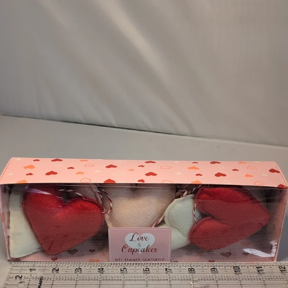 Love & Cupcakes 6 Foot Heart Garland